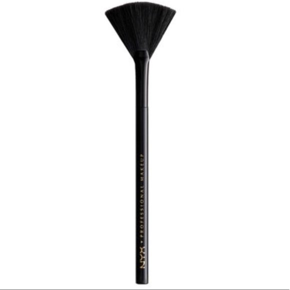 NYX Away We Glow Strobing 3-Piece Brush Set - Picture 3 of 5